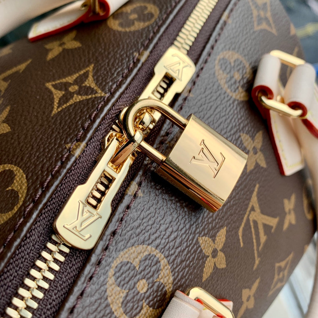 BL-Top quality-re 20 Nl12563. Beige Strap - 20.5 x 13.5 x 12.0 cm