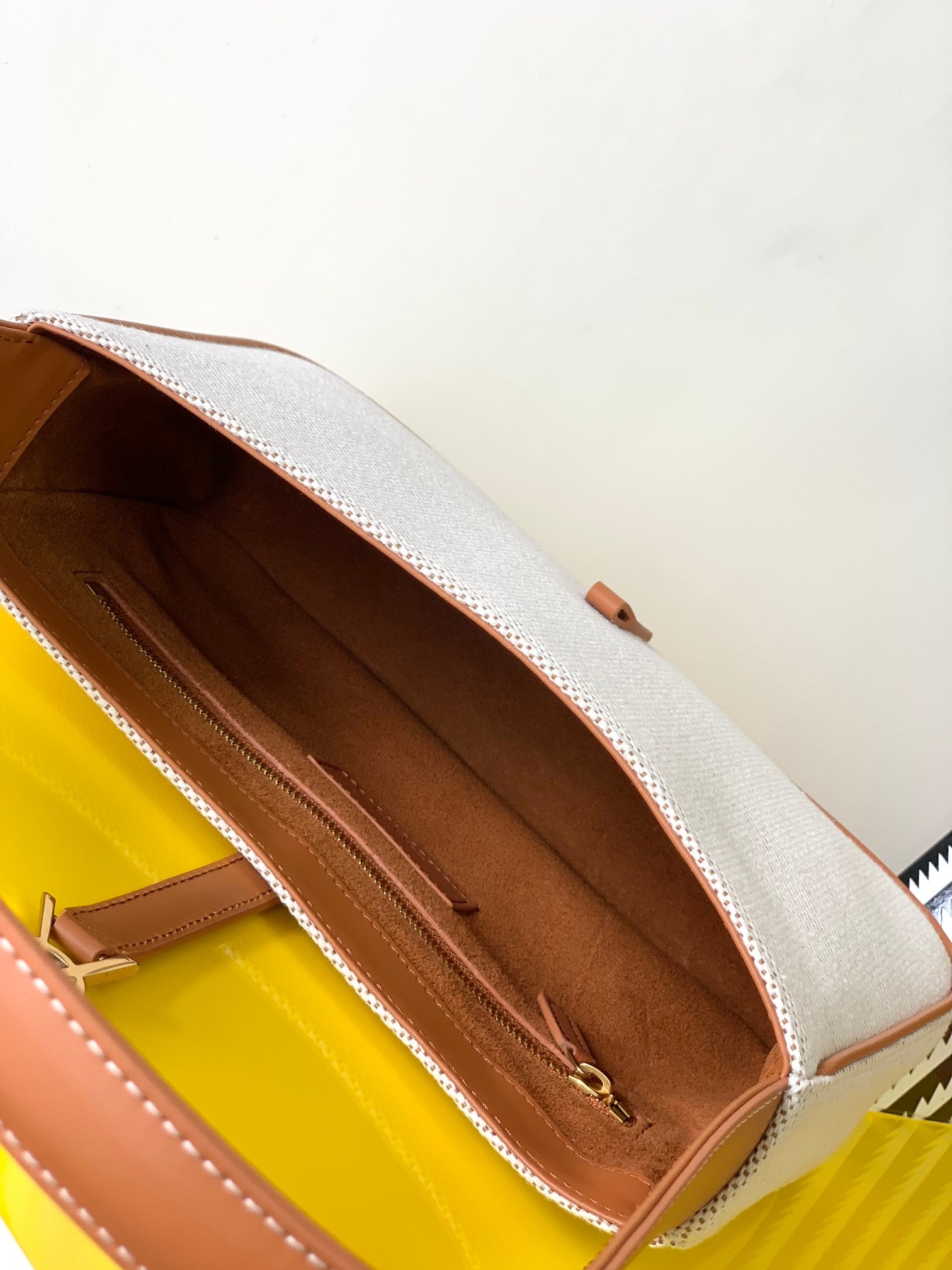 BY-in canvas and leather - 23 X 16 X 6.5 CM