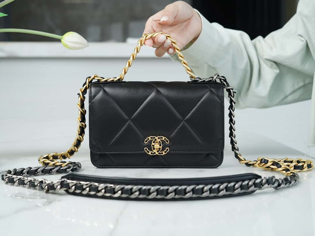 BC-19Wallet On Chain AP0957 BLACK Flap Bag
