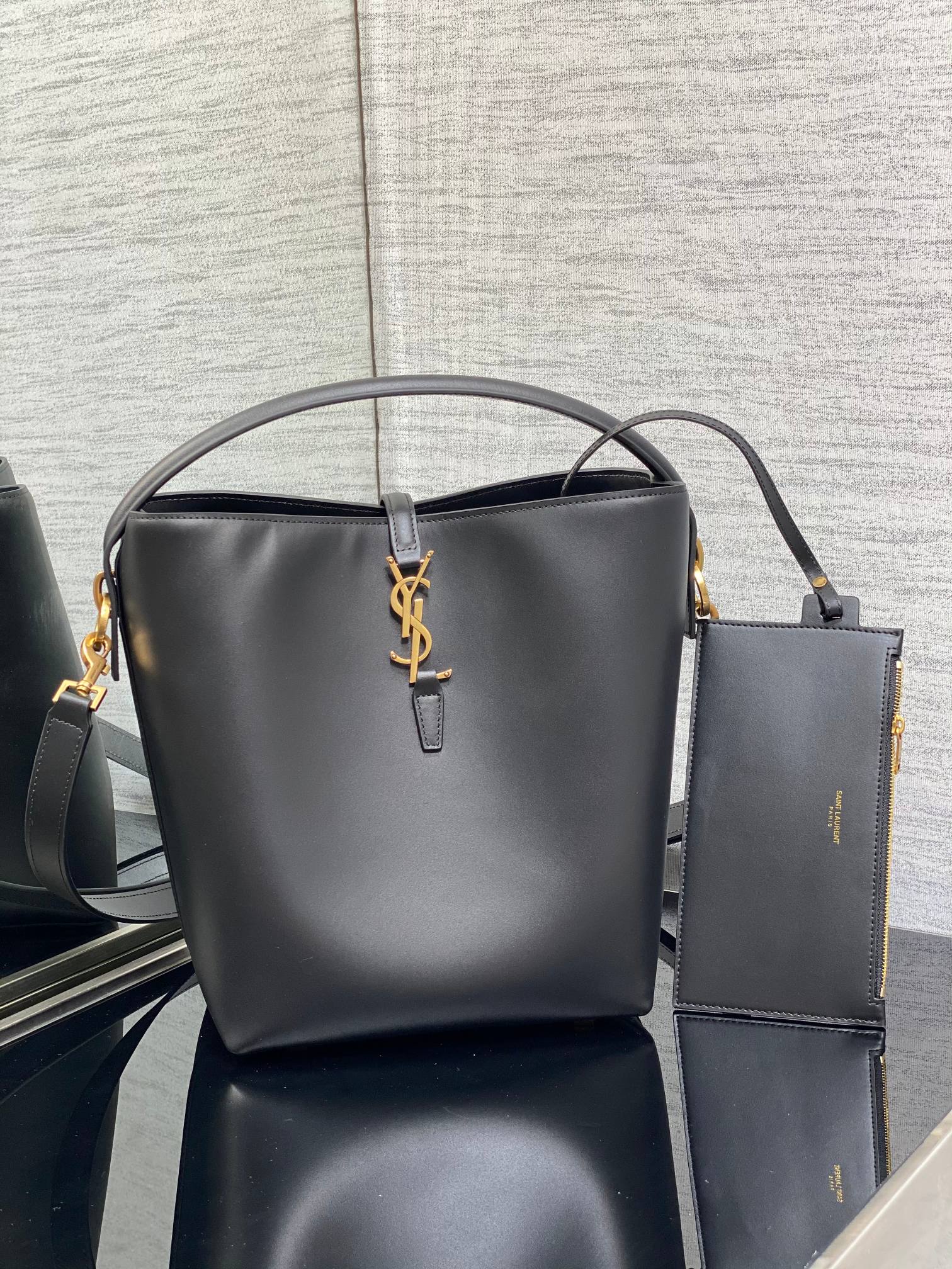 BY- Le 37 In Black Shiny Leather - 20 X 25 X 16 CM
