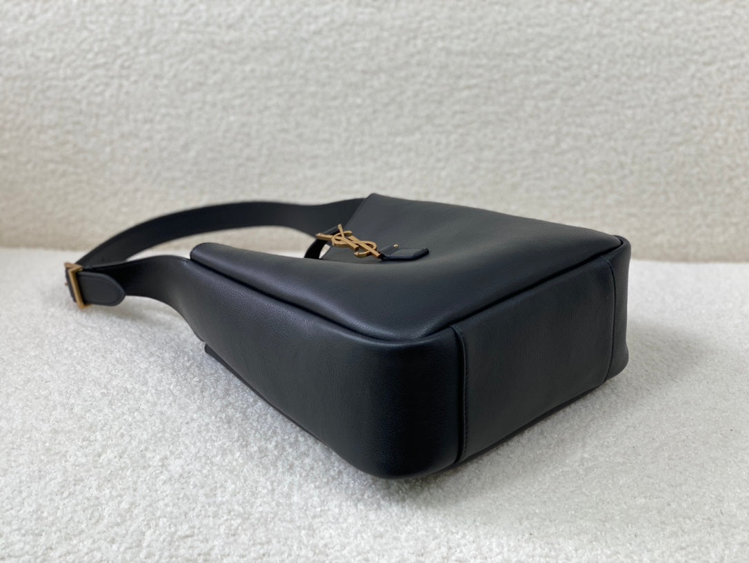 BY-A 7 Supple Small Grained Leather Black 23 x 22 x 8.5cm