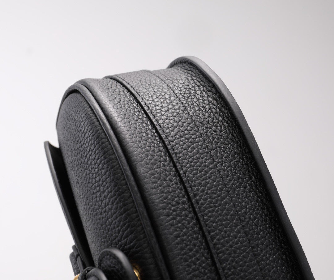 BD- Medium Bag Black M9319 size 22x6x17 cm