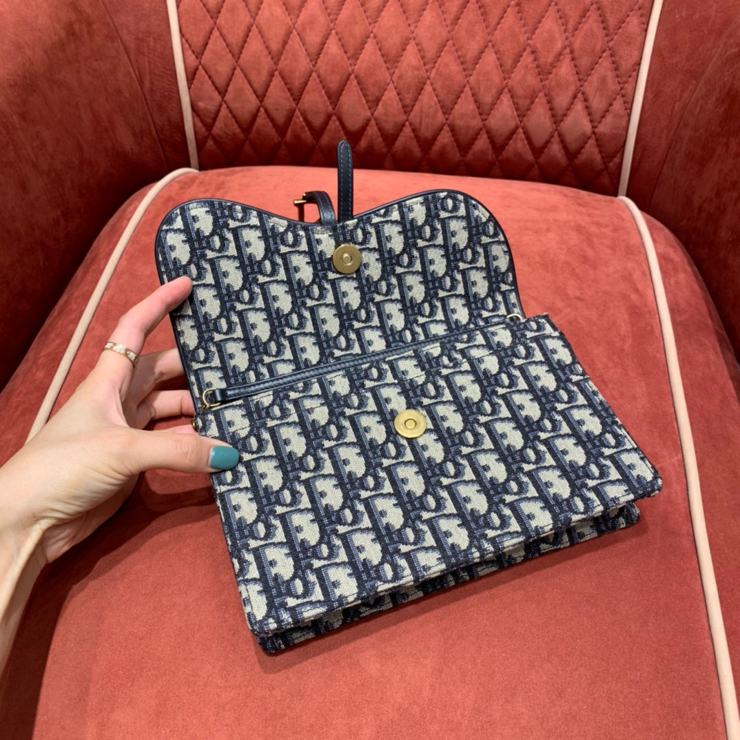 BD- Saddle Pouch Blue BD- Oblique Jacquard - 22 x 14.5 x 4.5 cm