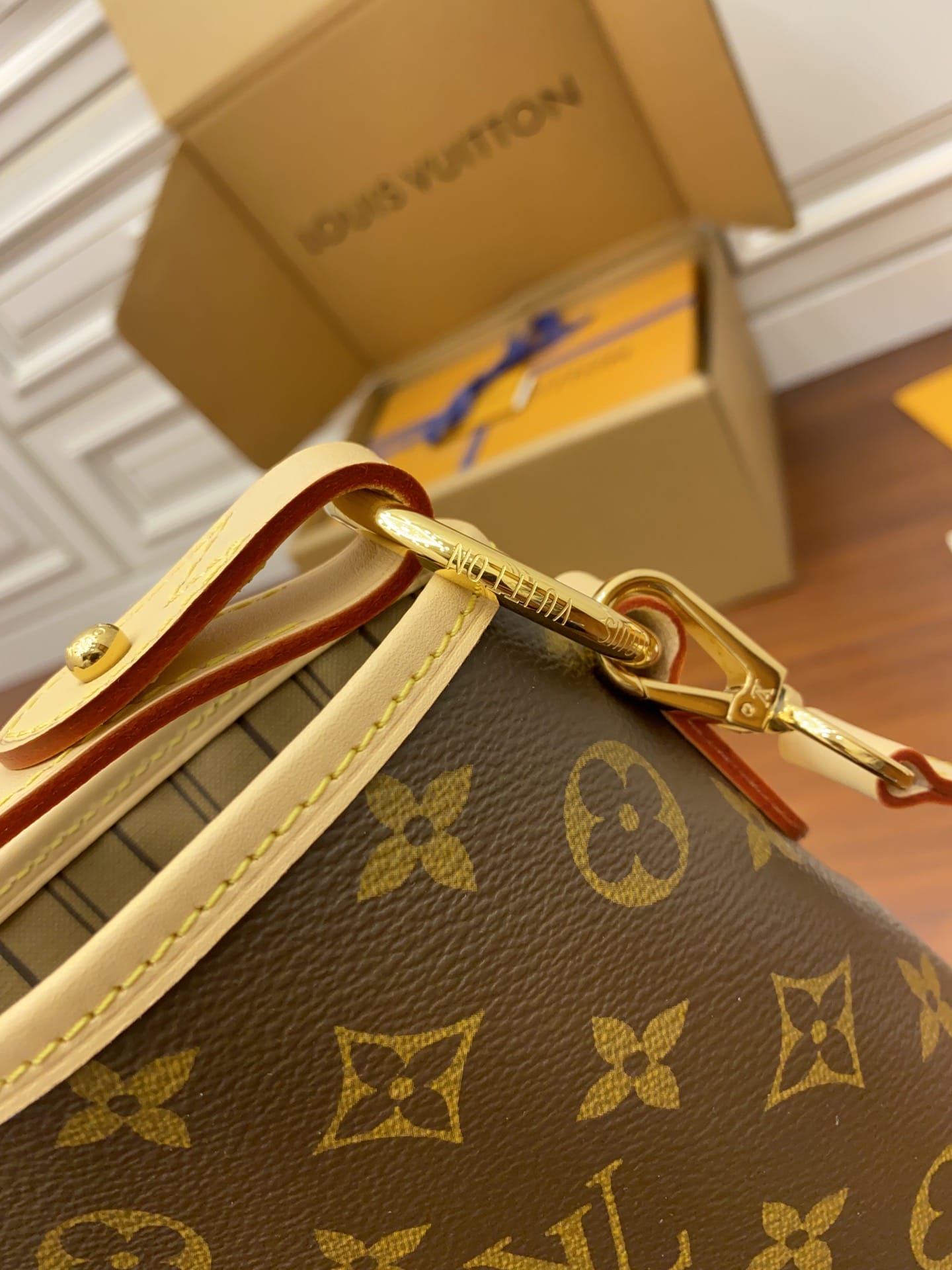BL- Graceful Leather Bag