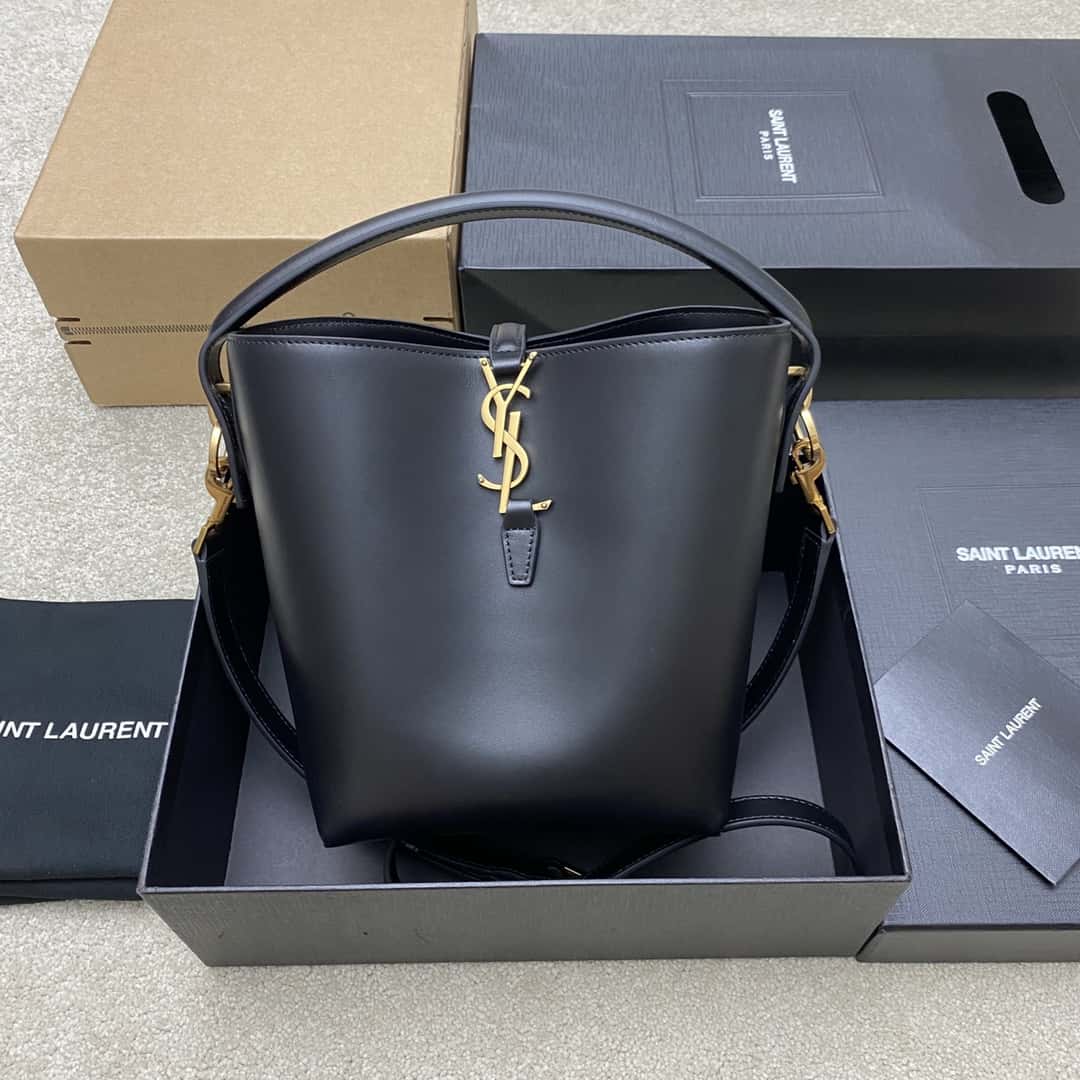 BY- NEW WAVE MULTI-POCHETTE Handbag