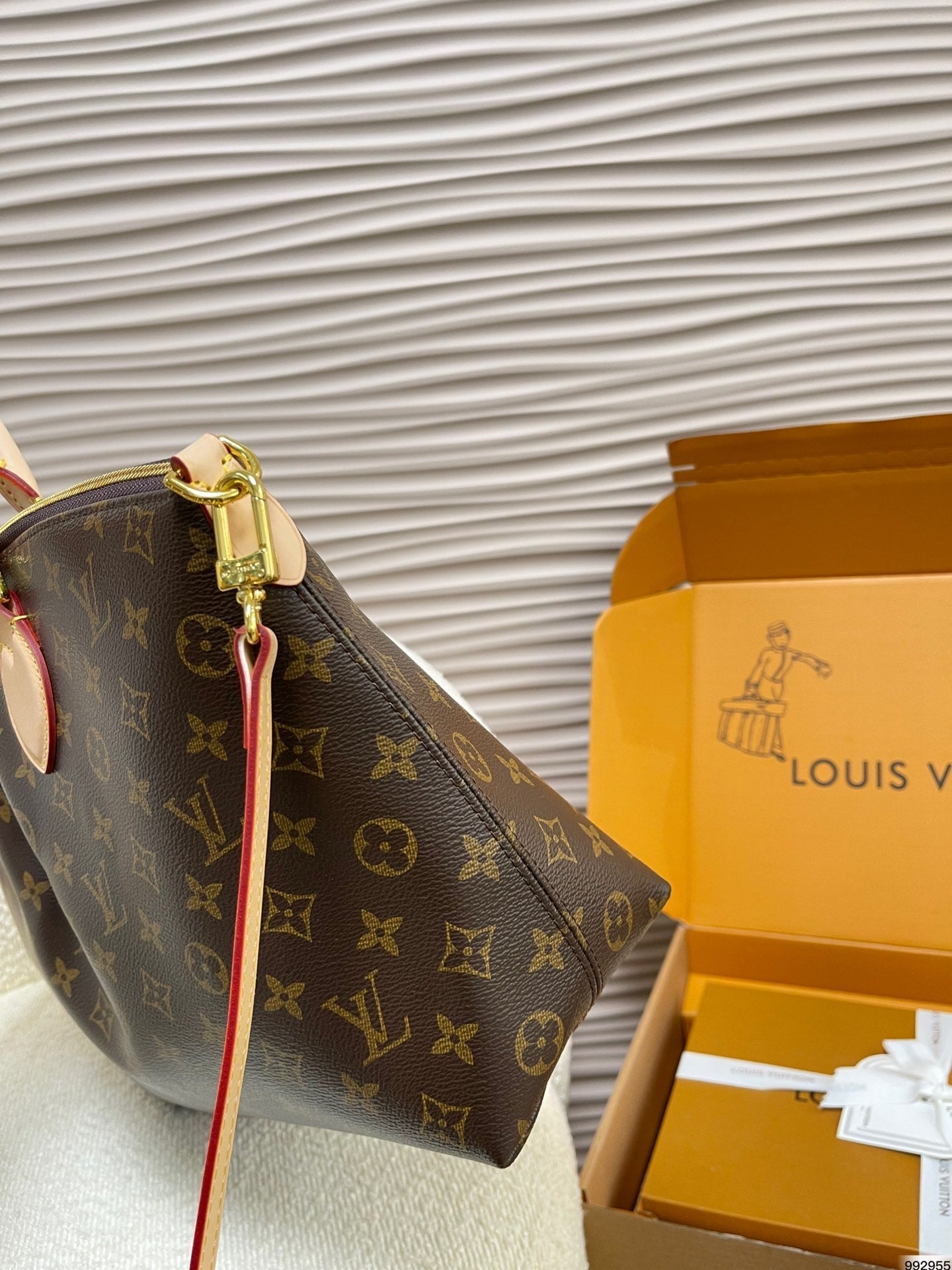 BL- 21st Century Top quality PM satchel 32 x 13 x 29 cm