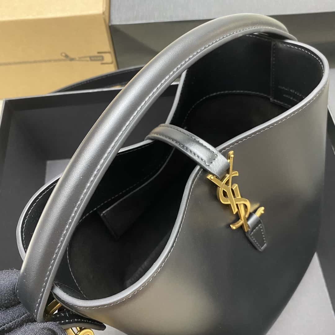 BY- NEW WAVE MULTI-POCHETTE Handbag