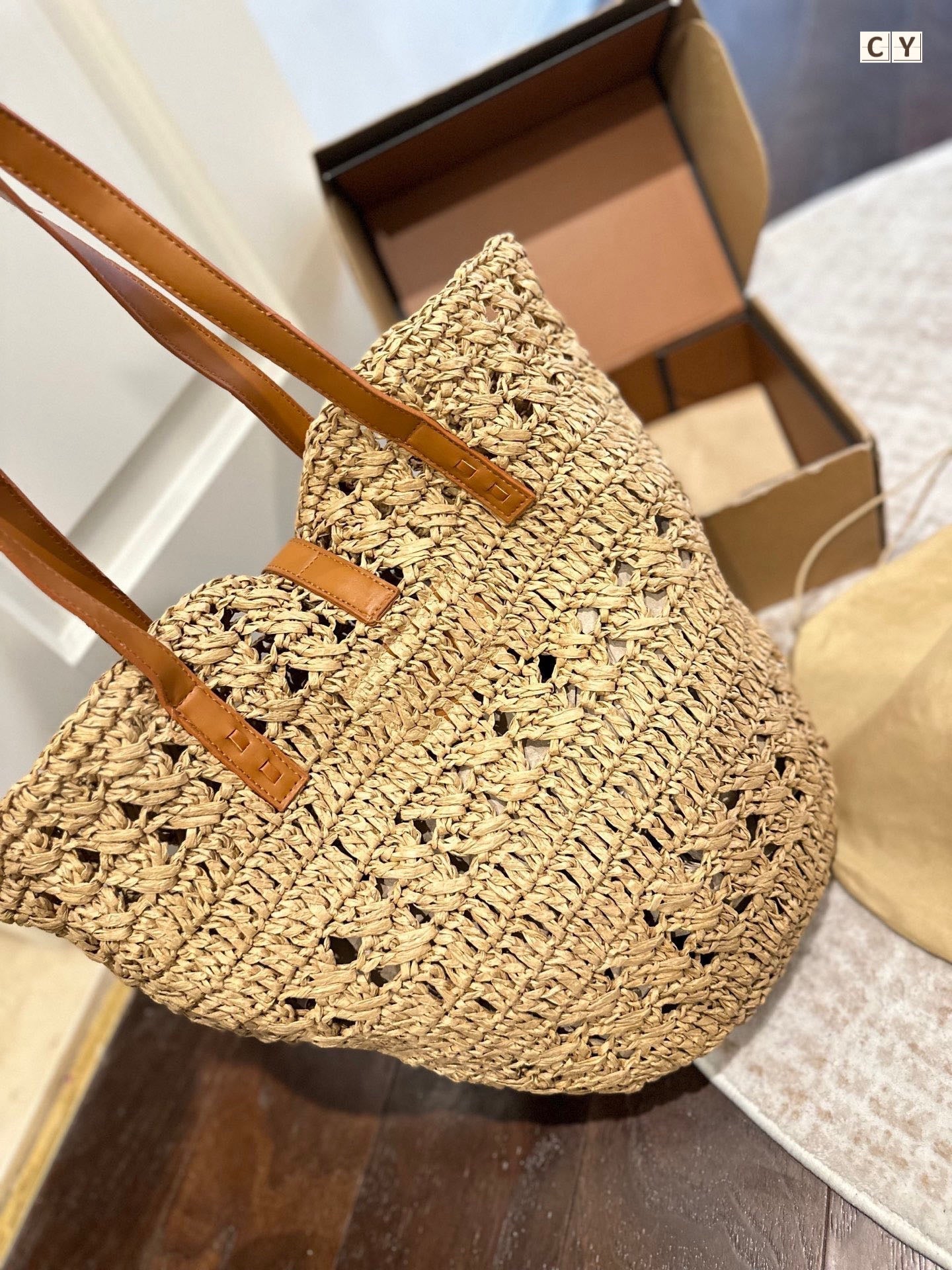 BY- PANIER MEDIUM INNO.265424AND VEGETABLE-TANNED LEATHER
