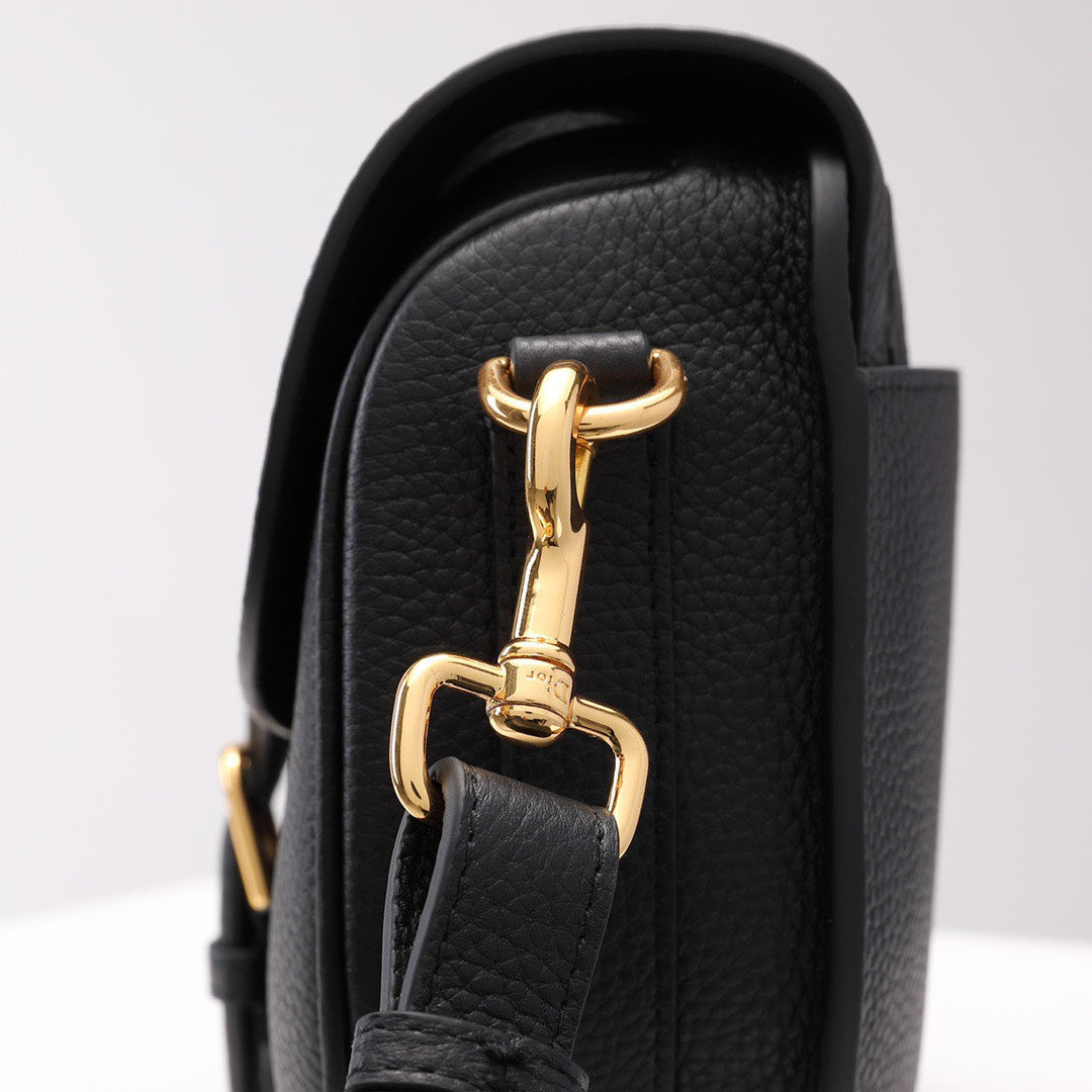 BD- Medium Bag Black M9319 size 22x6x17 cm