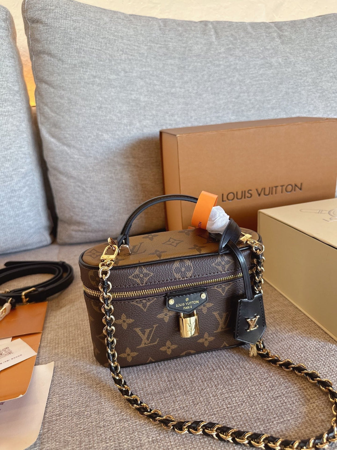 Serenityll? 2001121 LV Bag 19cm
