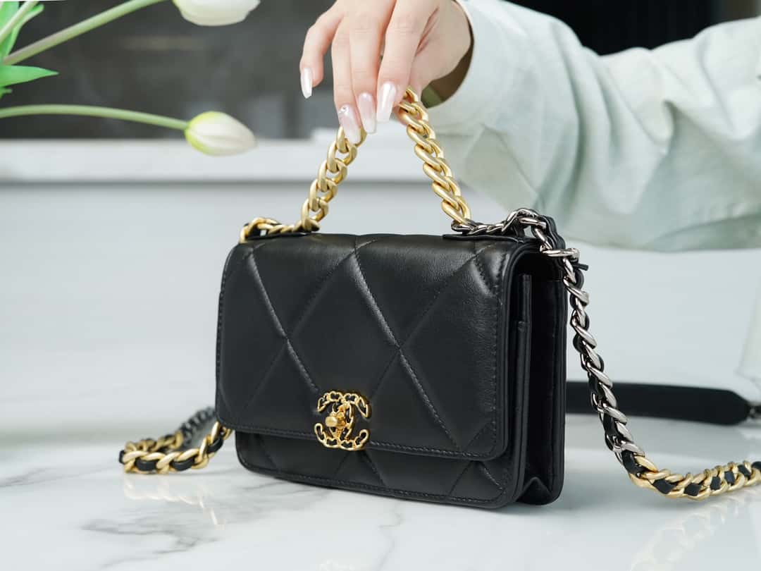 BC-19Wallet On Chain AP0957 BLACK Flap Bag