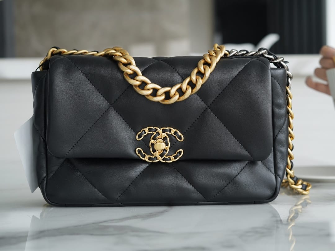 BC- 19BAG AS1160 Black Gold Buckle Bag Small 26CM