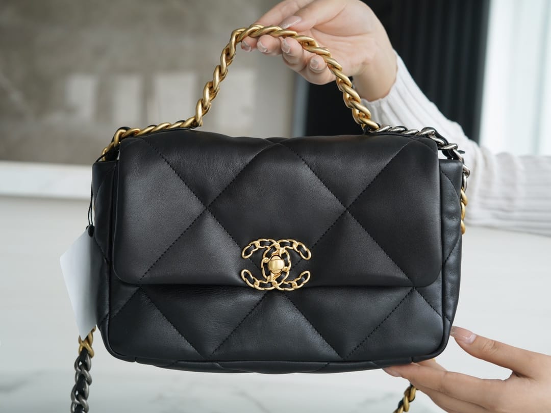 BC- 19BAG AS1160 Black Gold Buckle Bag Small 26CM