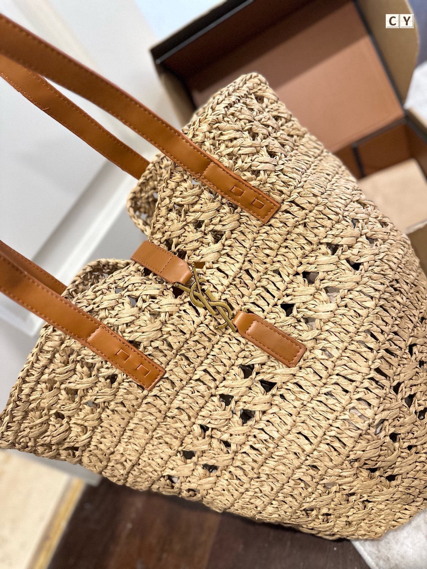 BY- PANIER MEDIUM INNO.265424AND VEGETABLE-TANNED LEATHER