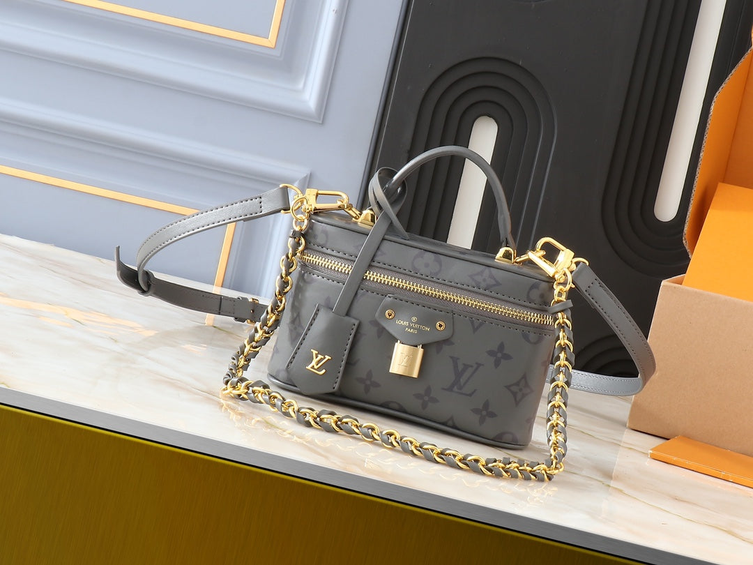 Louis Vuitton LV Vanity Chain Pouch Shoulder Bag 19?¨¢11.5?¨¢6.5cm