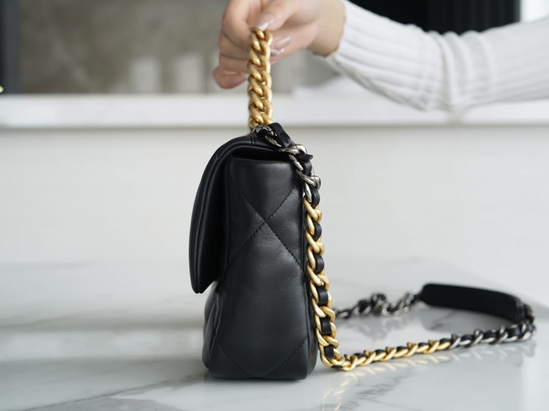 BC- 19BAG AS1160 Black Gold Buckle Bag Small 26CM