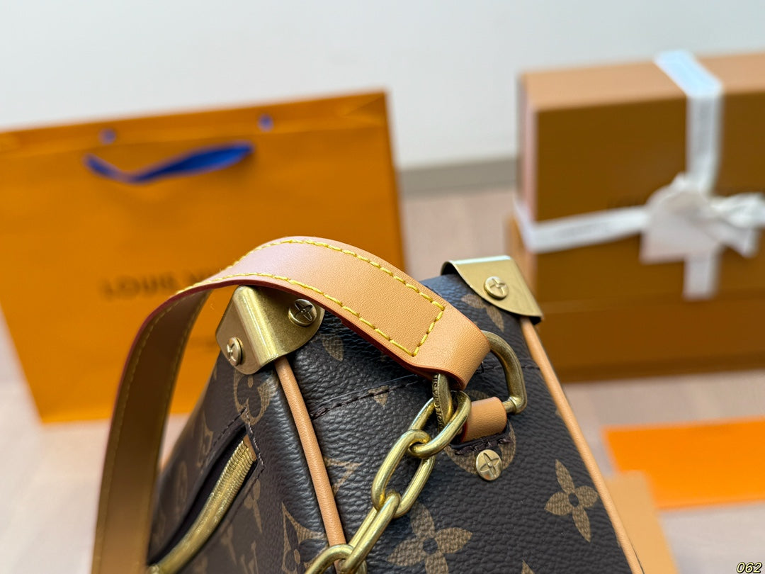 BL- Top quality Soft Trunk Box Bag Satchel 18x12cm