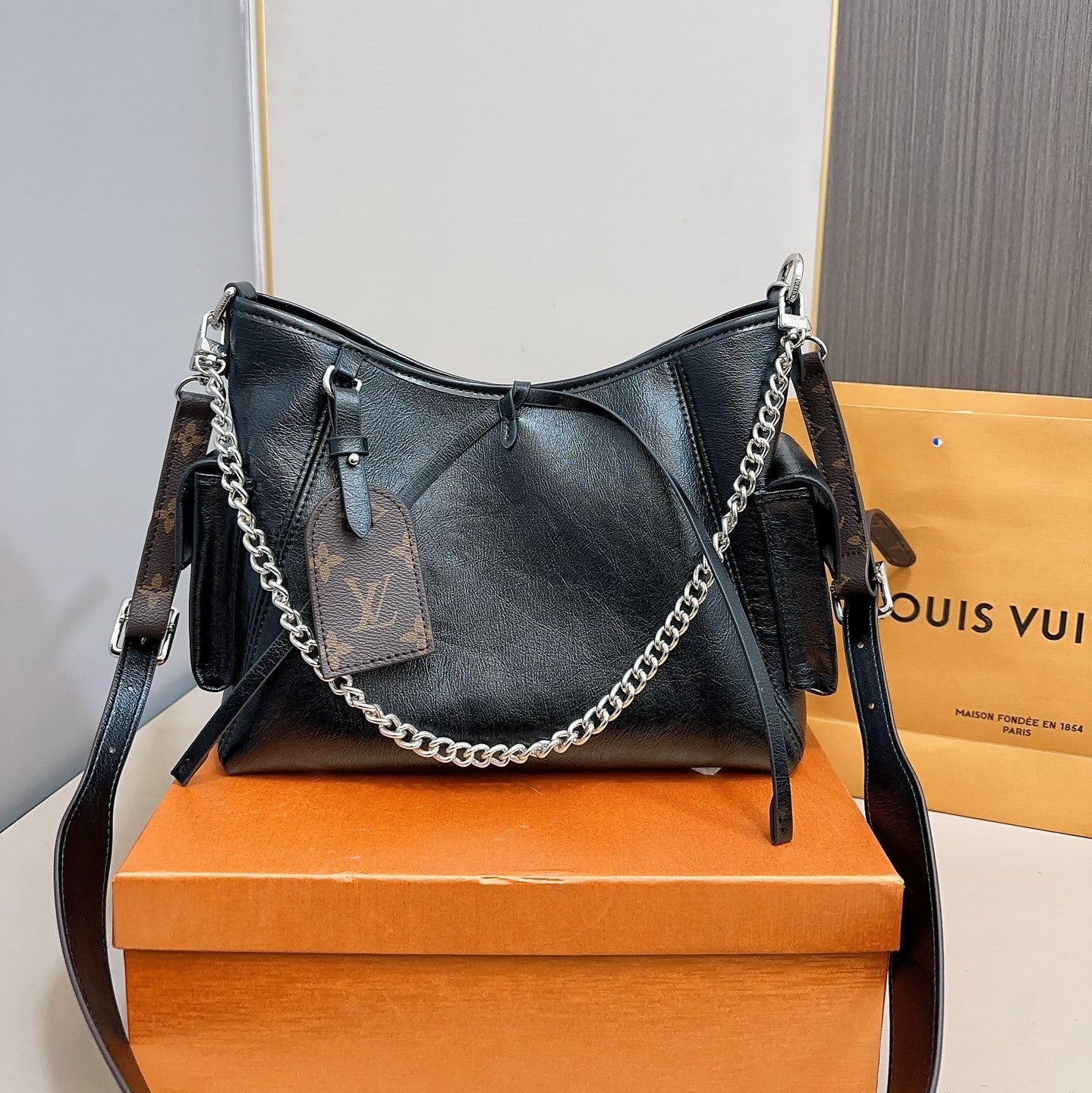 BL- Nl12563. Cargo handbag