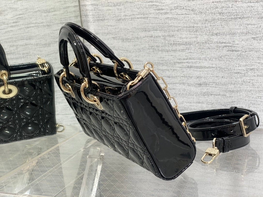 BD- Lady Medium Patent Black Leather Bag - 26x6x14cm