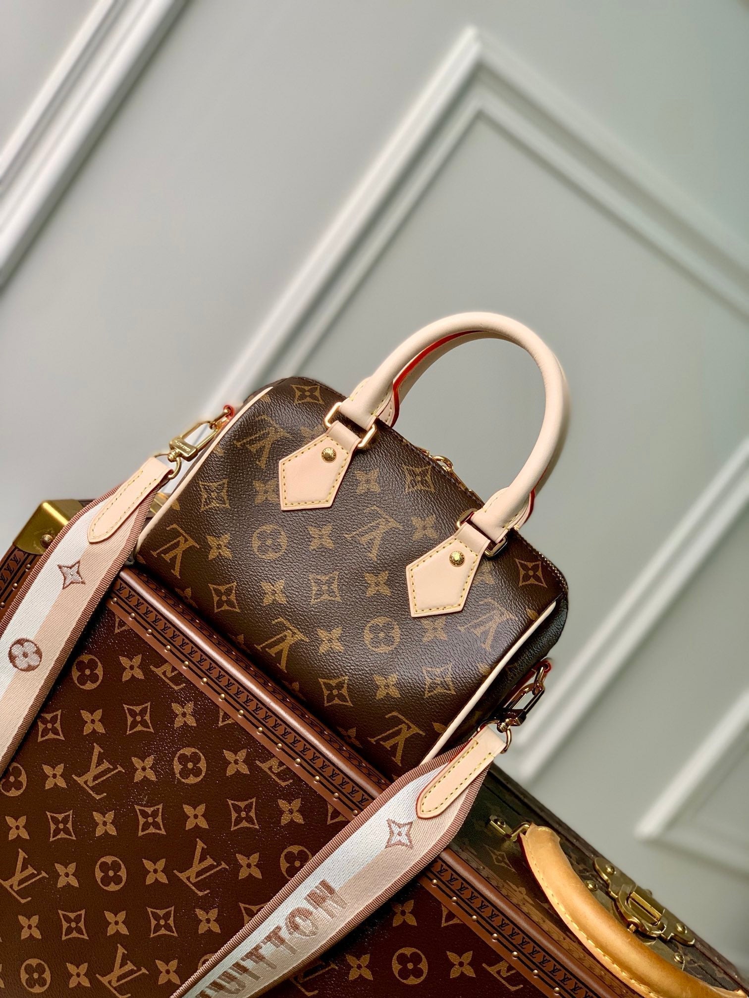 BL-Top quality-re 20 Nl12563. Beige Strap - 20.5 x 13.5 x 12.0 cm