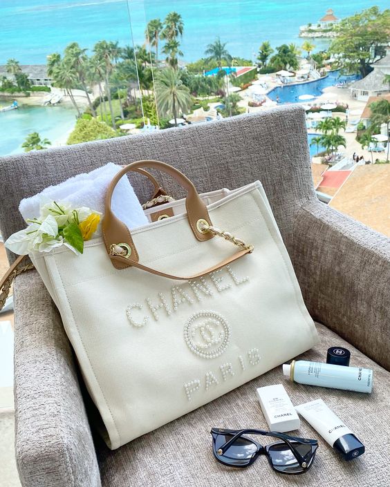 BC- Pearl  Tote Bag in Beige
