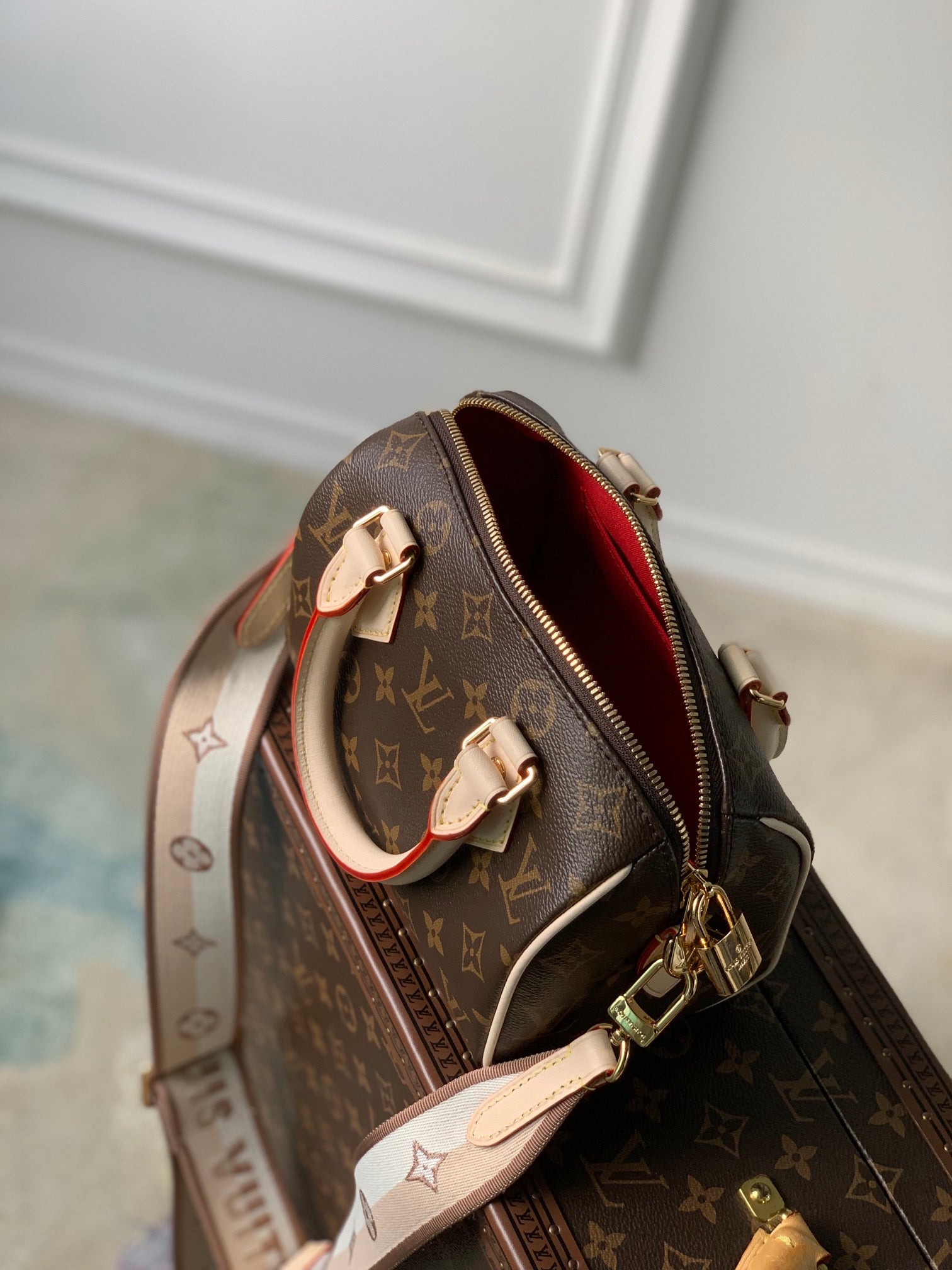 BL-Top quality-re 20 Nl12563. Beige Strap - 20.5 x 13.5 x 12.0 cm