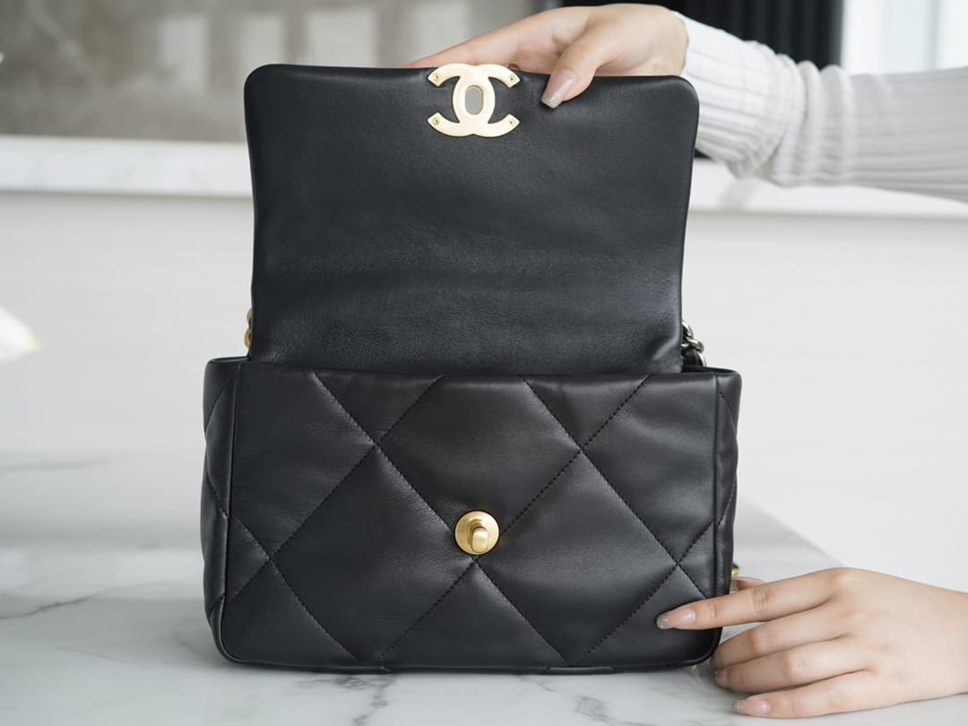 BC- 19BAG AS1160 Black Gold Buckle Bag Small 26CM