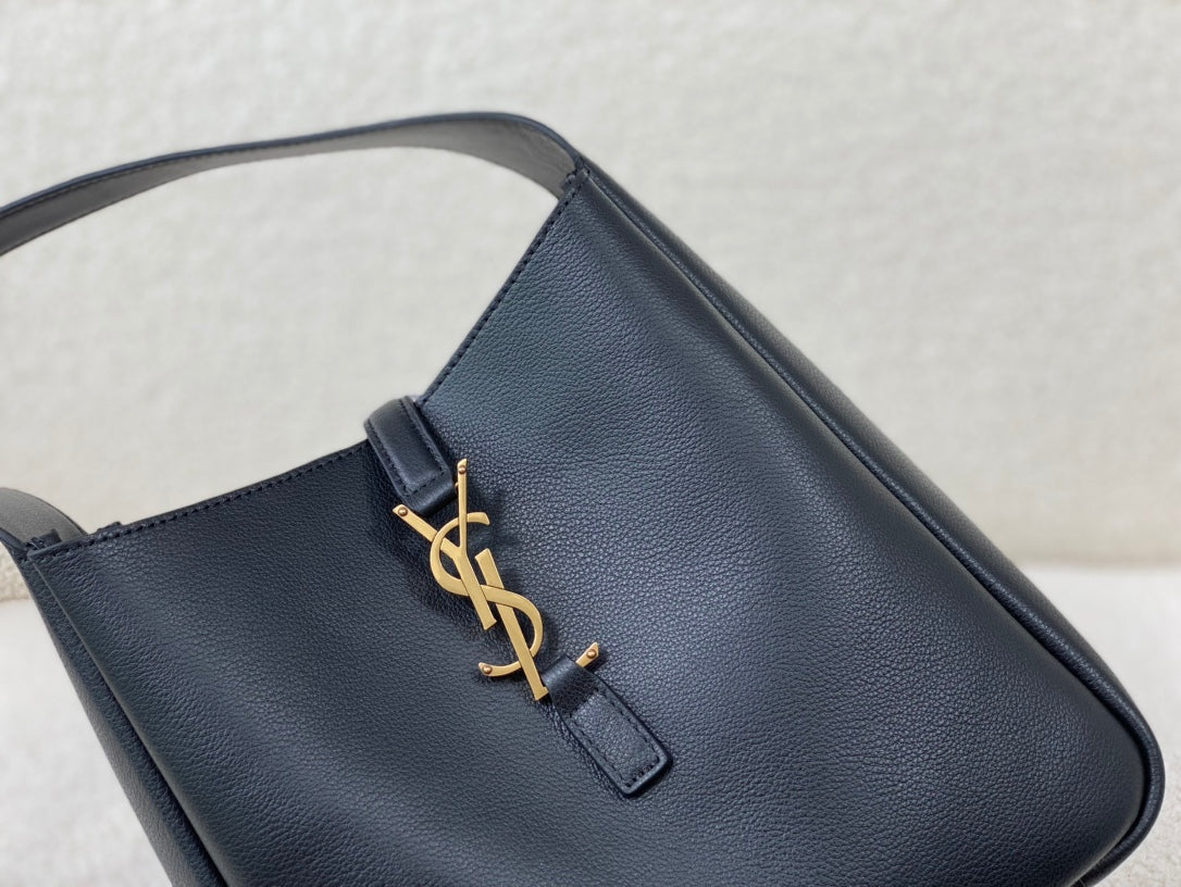 BY-A 7 Supple Small Grained Leather Black 23 x 22 x 8.5cm
