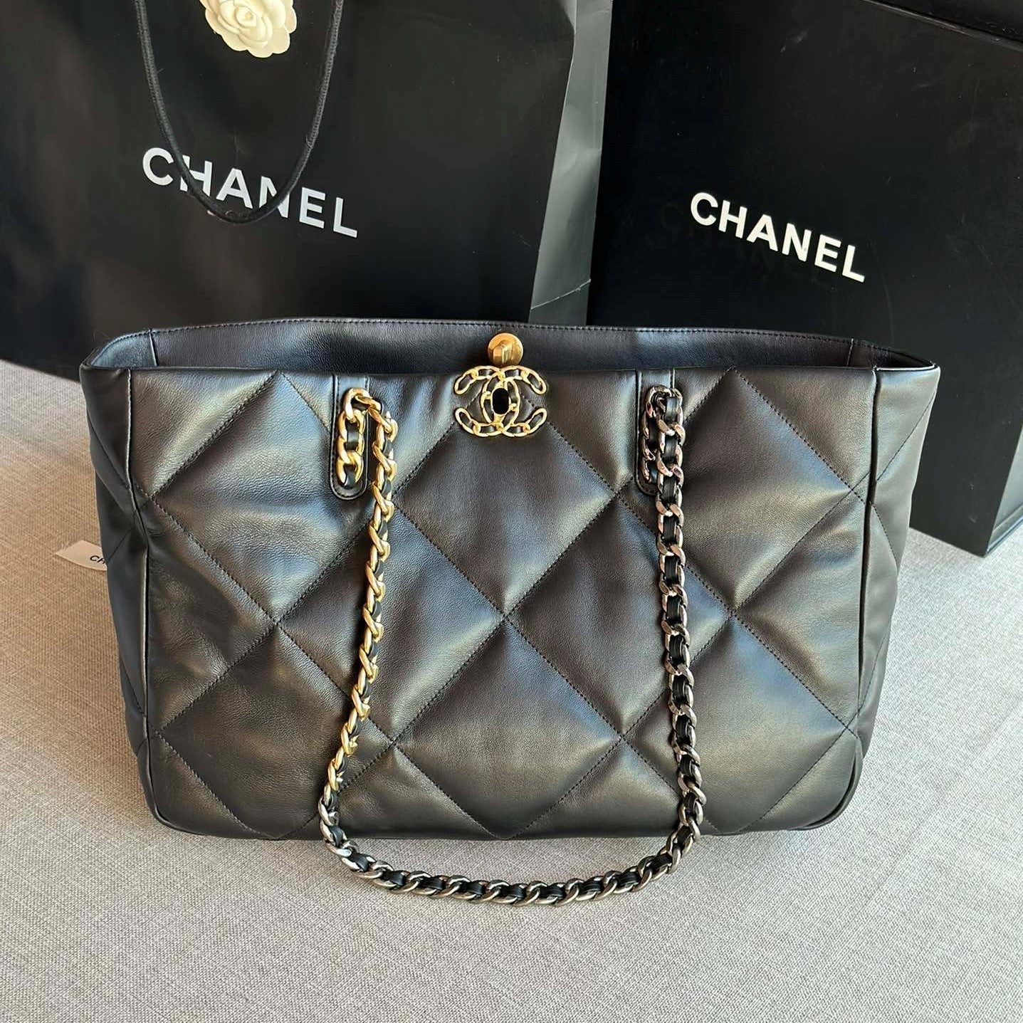 BC-19 Shopping Bag 41 Black Lambskin 24 x 41 x 10 cm
