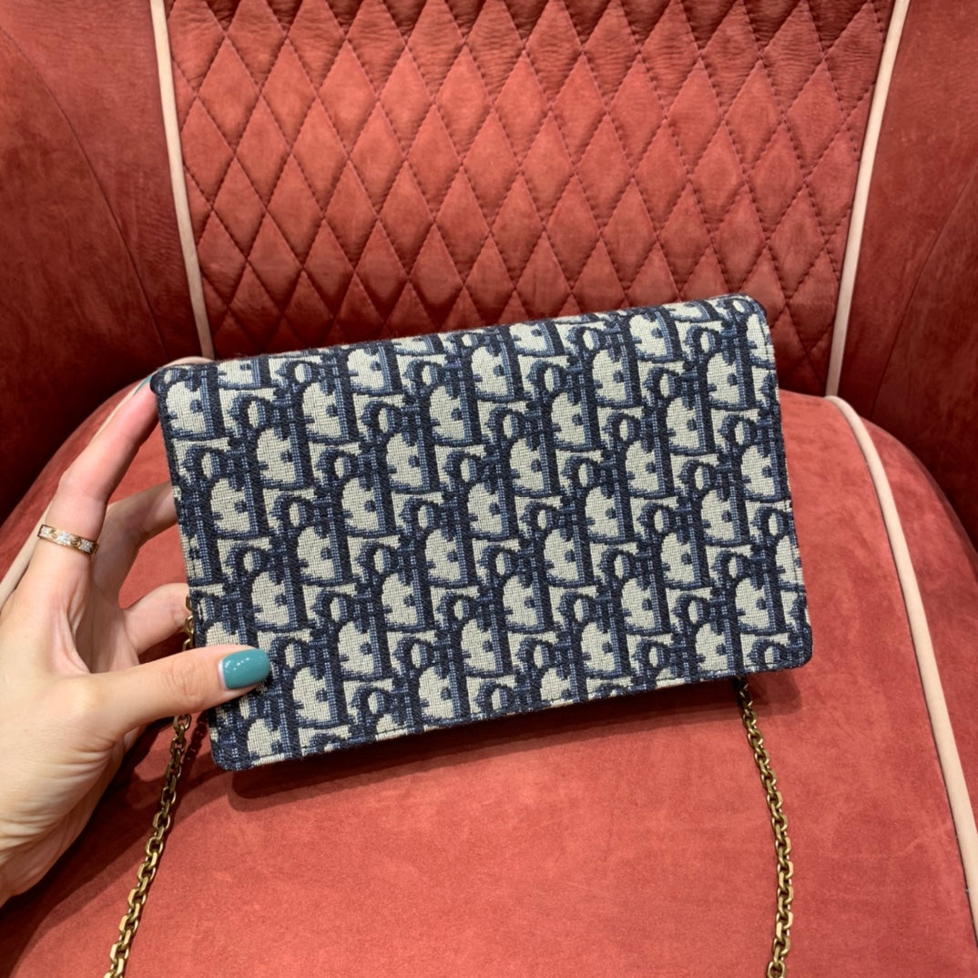 BD- Saddle Pouch Blue BD- Oblique Jacquard - 22 x 14.5 x 4.5 cm