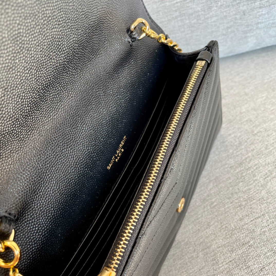 BY-Wallet Black Grain Leather Golden Hardware 19 cm