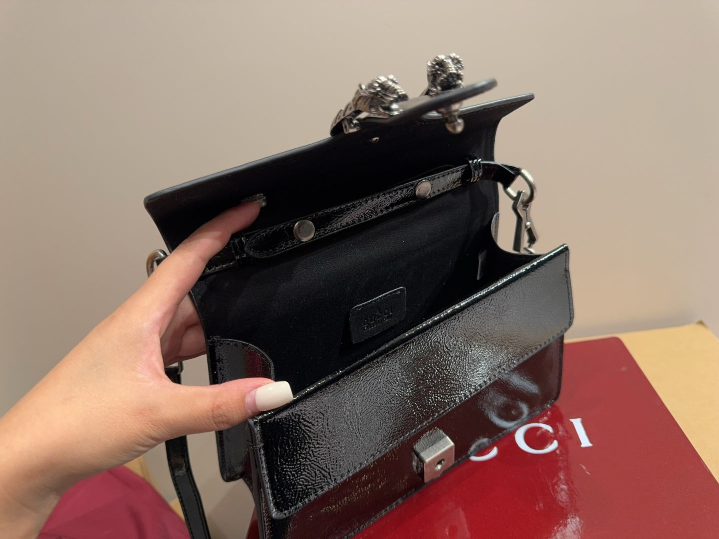 BG- Glossy Black Handbag Crossbody 24x17cm