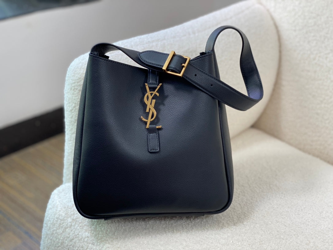 BY-A 7 Supple Small Grained Leather Black 23 x 22 x 8.5cm