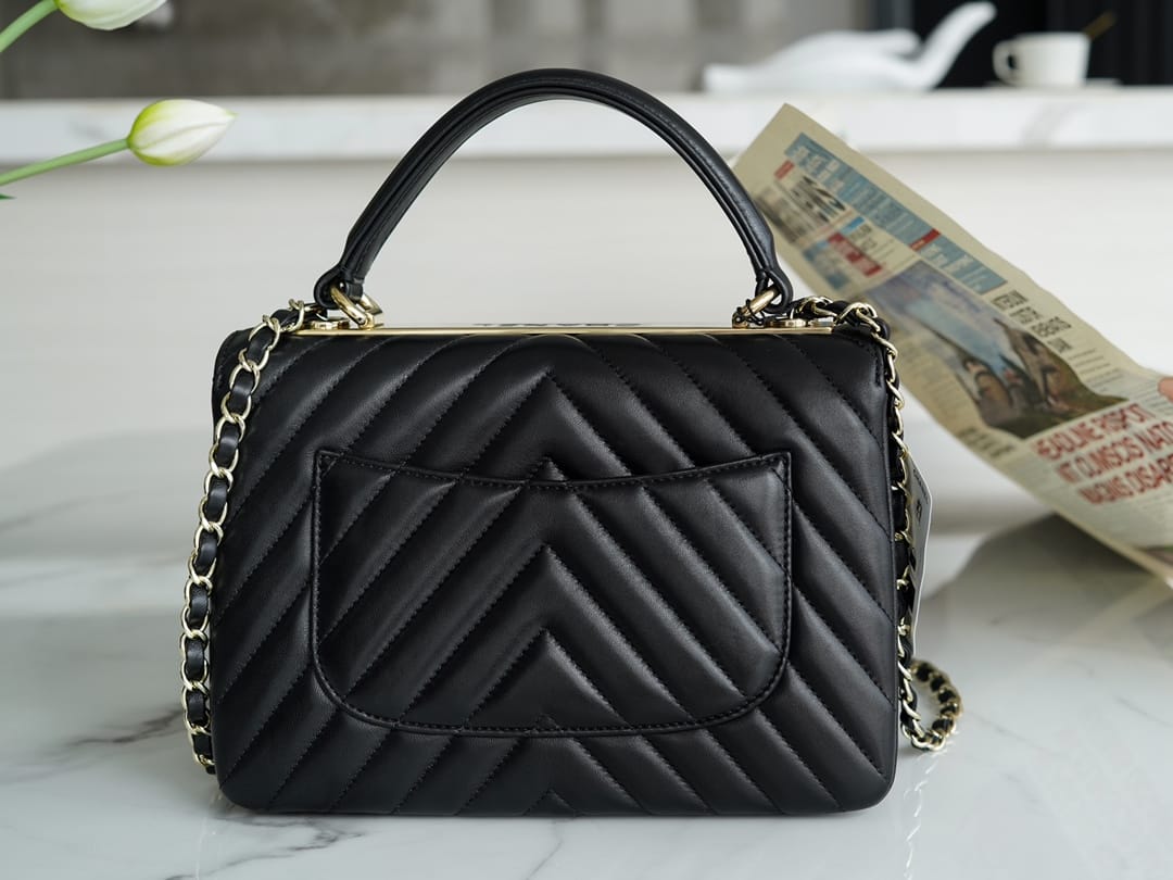 BC- Trendy CC25 Pre-Owned medium Chevron Trendy handbag  25cm