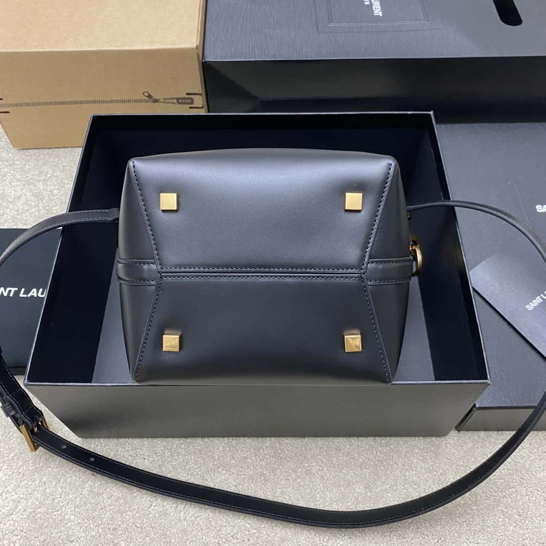 BY- NEW WAVE MULTI-POCHETTE Handbag