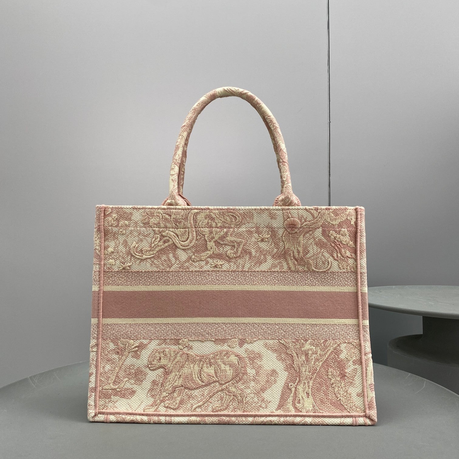 BD- Book Tote MediumPink Embroider - 36 x 27.5 x 16.5 cm