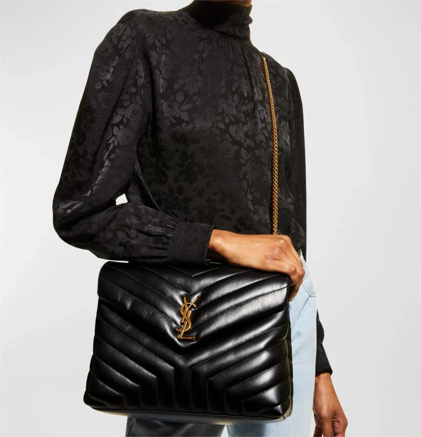 BY- Medium 32 Bag Black in Gold 32x22x11cm