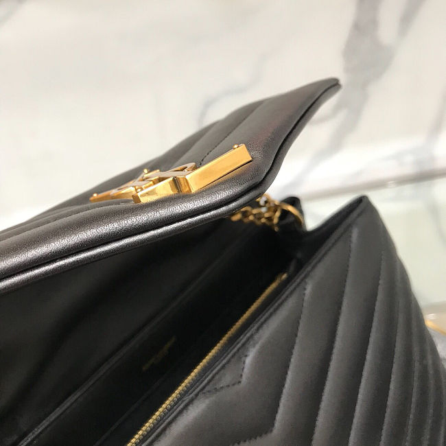 BY- Medium 32 Bag Black in Gold 32x22x11cm
