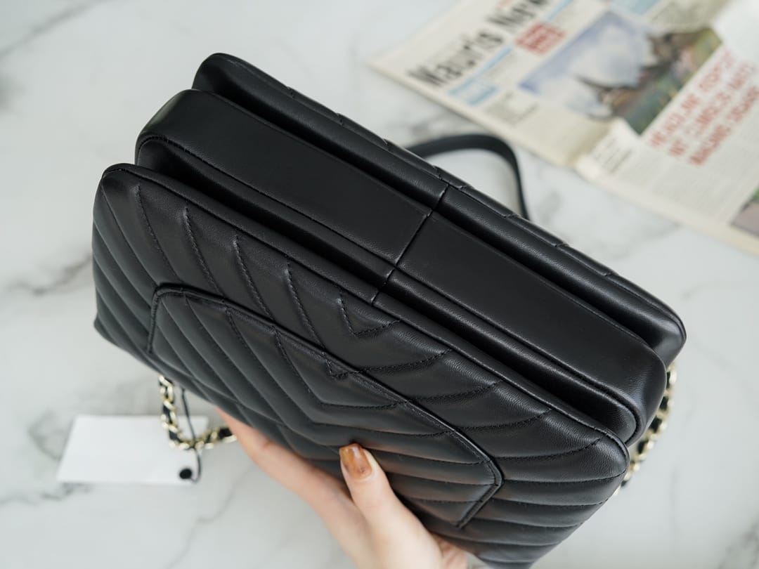 BC- Trendy CC25 Pre-Owned medium Chevron Trendy handbag  25cm