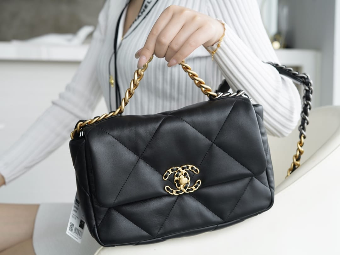 BC- 19BAG AS1160 Black Gold Buckle Bag Small 26CM