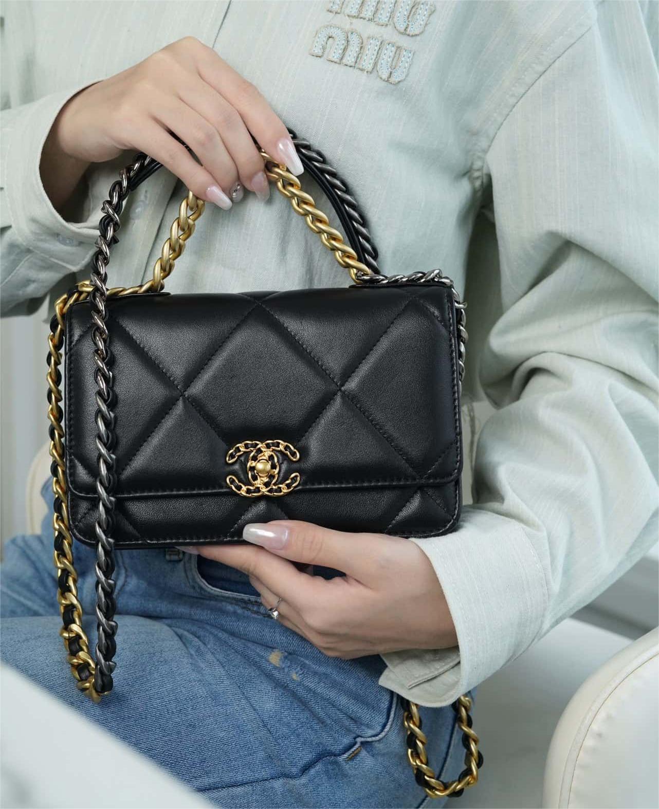 BC-19Wallet On Chain AP0957 BLACK Flap Bag