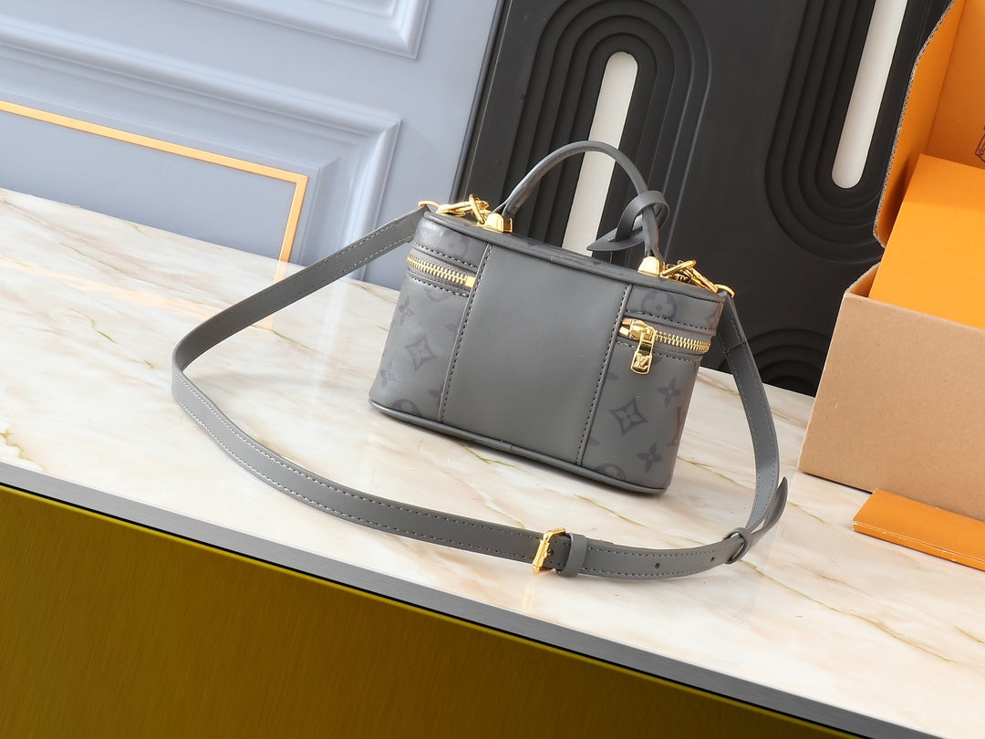 BL-Top quality Chain Pouch Shoulder Bag 19*11.5*6.5cm