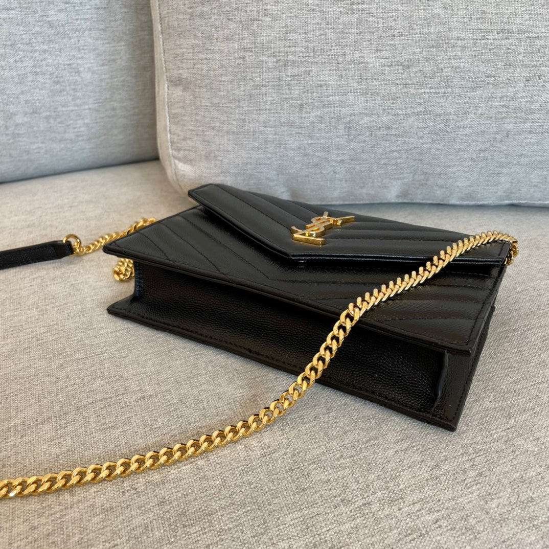 BY-Wallet Black Grain Leather Golden Hardware 19 cm
