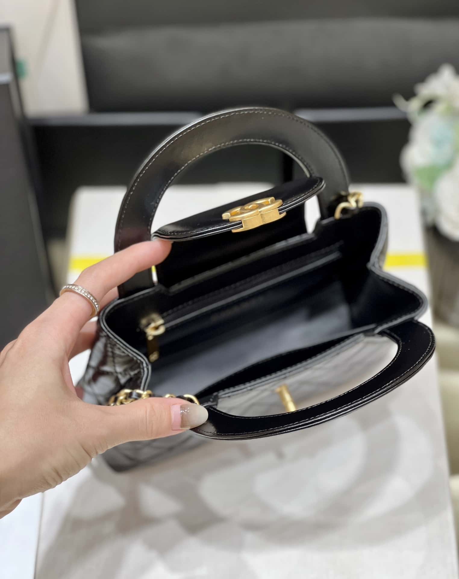 BC- Mini Shopping Bag Mini 23K Shiny Aged Calfskin Black 13x19x7cm