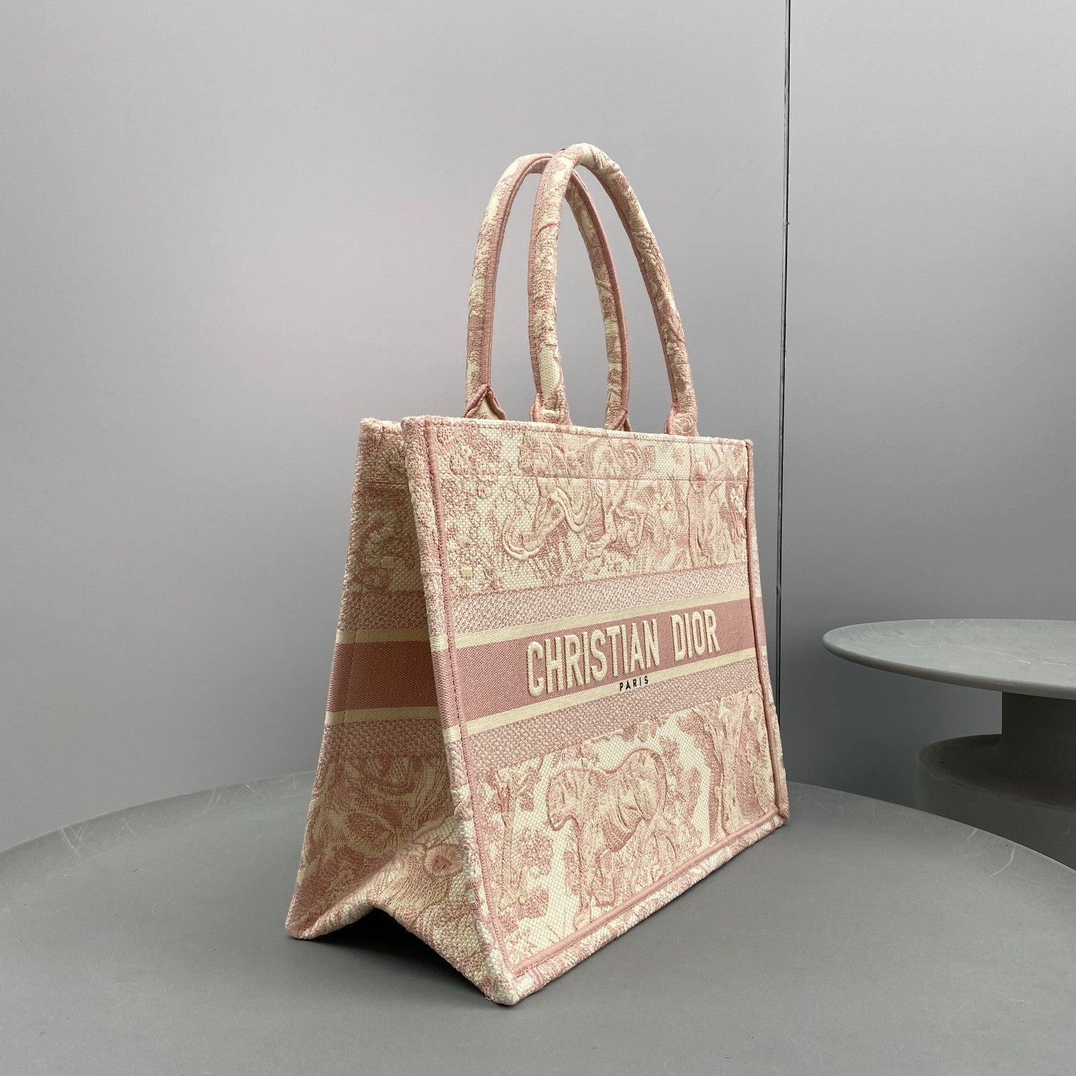 BD- Book Tote MediumPink Embroider - 36 x 27.5 x 16.5 cm